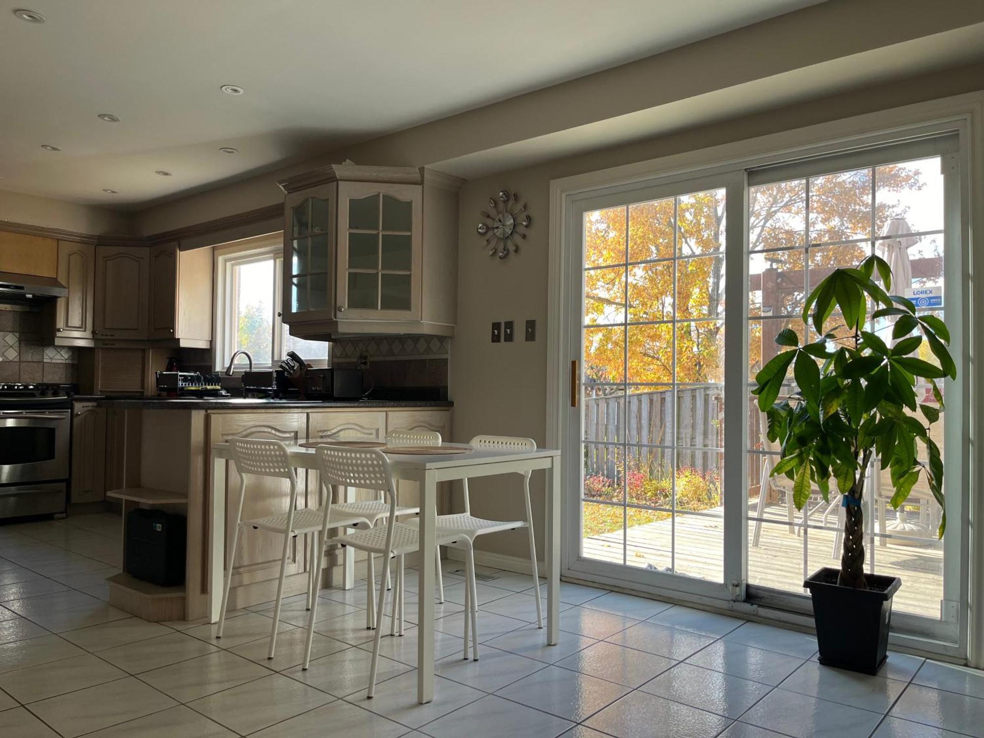 Comfort Rooms Near Toronto Airport Mississauga Exterior photo