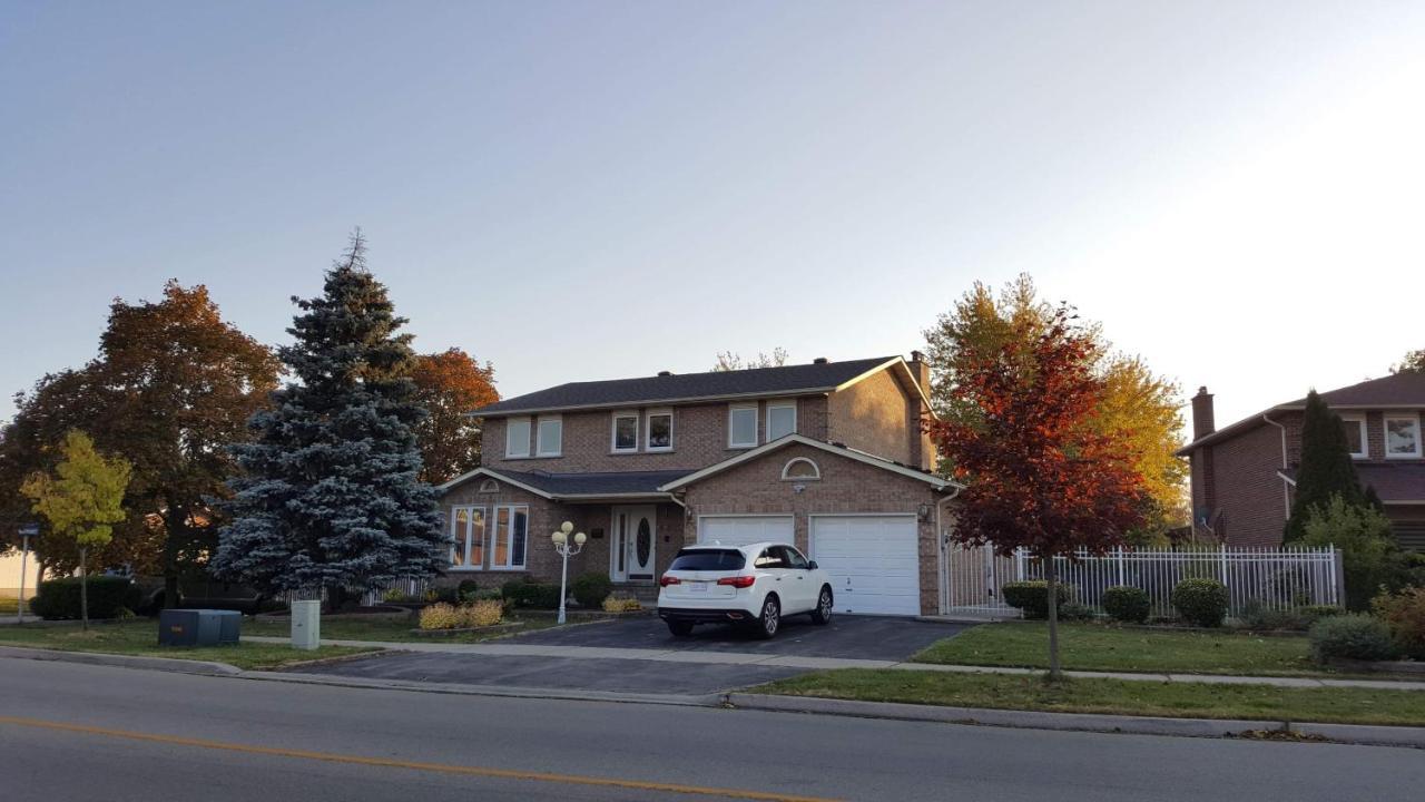 Comfort Rooms Near Toronto Airport Mississauga Exterior photo